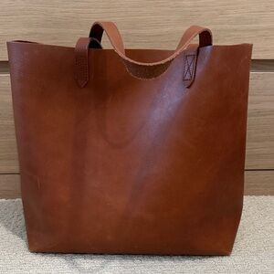 Madewelll transport tote, English saddle, EUC.